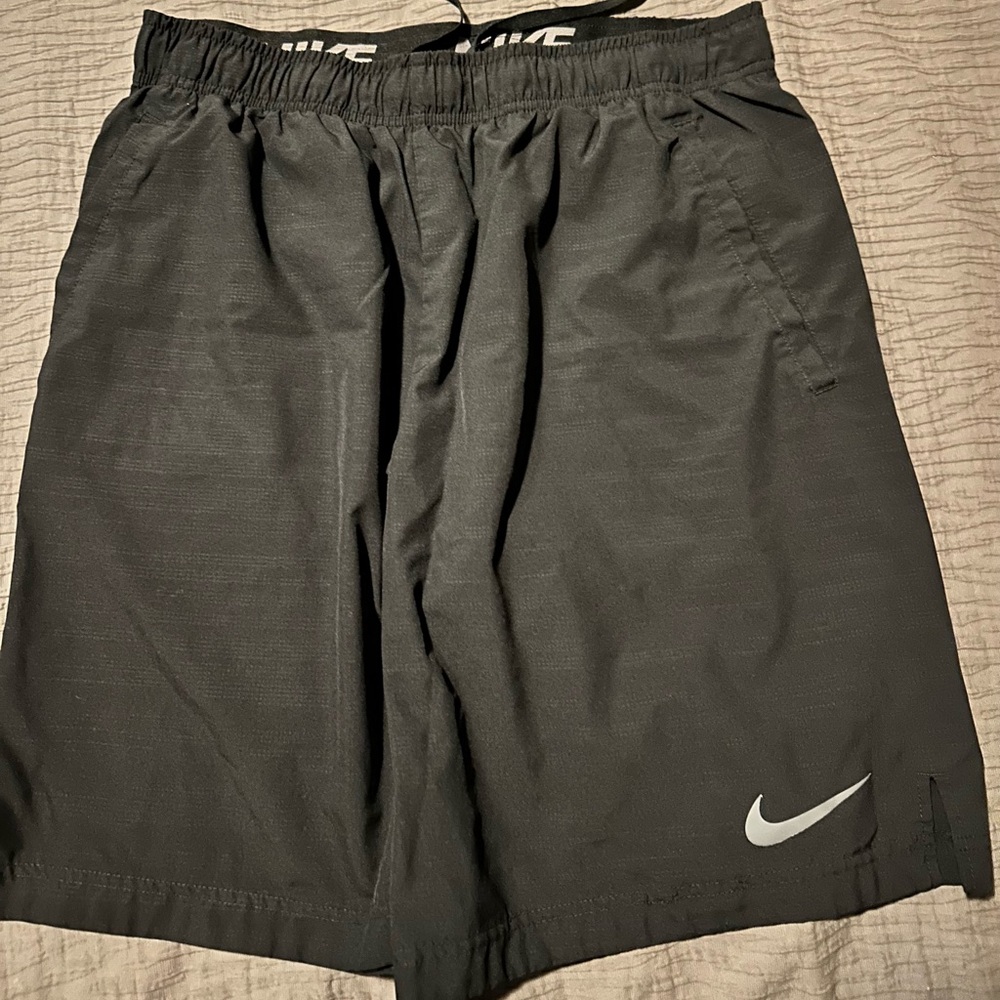 Nike black men’s tennis shorts. Size L